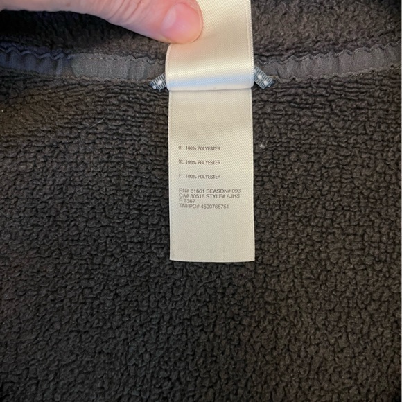 The North Face 1/4 Zip Fleece - Large - Picture 5 of 9